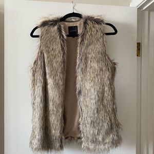 NWOT Dynamite Faux Fur Vest Size Medium